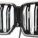 2020–2022 BMW X6 G06 M50i kameran reikällä, kiiltävä musta etulattiapalkin säleikkö