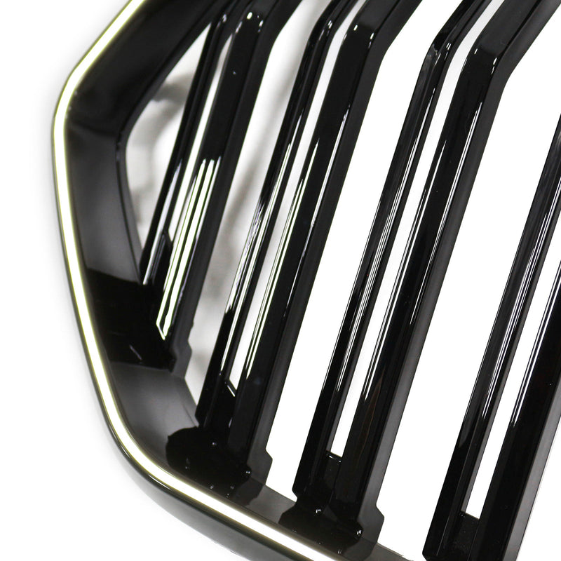 2023–2025 BMW X6 G06 M60I kameran reikällä, kaksoiskamelli etukerroksen säleikkö