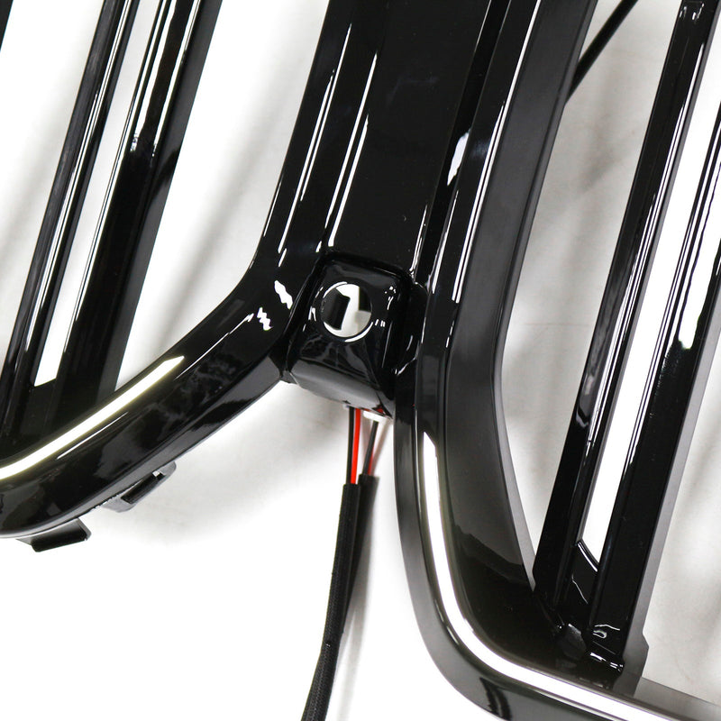 2023–2025 BMW X6 G06 M60I kameran reikällä, kaksoiskamelli etukerroksen säleikkö