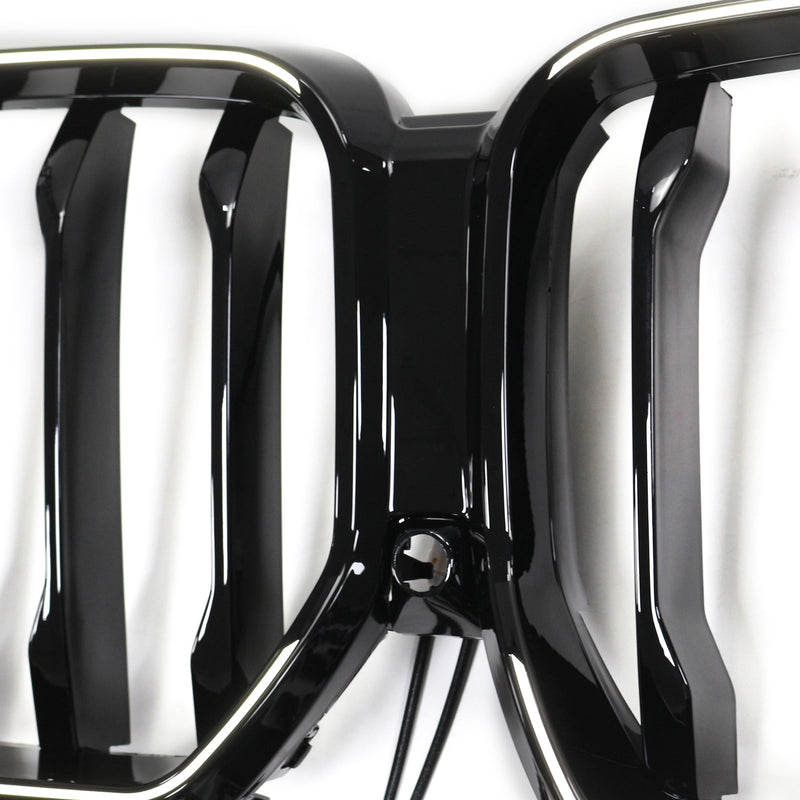 2020–2022 BMW X6 G06 M50I kameranreiällä, musta säleikkö etulattialle