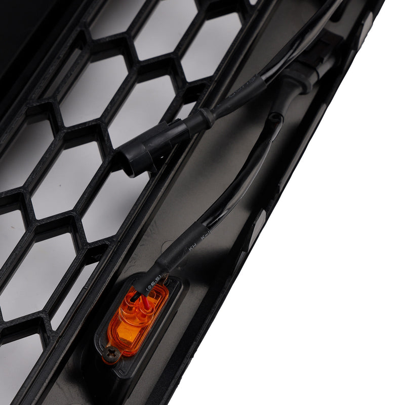 Ford Transit Connect (2014–2018) mit LED-Frontstoßstangengrill in Schwarz