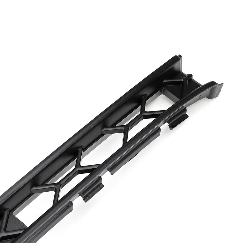 2011–2014 Audi TTS MK2 přední nárazník pod mřížkou středního radiátoru 8J0807697H