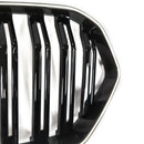 2020–2022 BMW X6 G06 M50i kameran reikällä, kiiltävä musta etulattiapalkin säleikkö