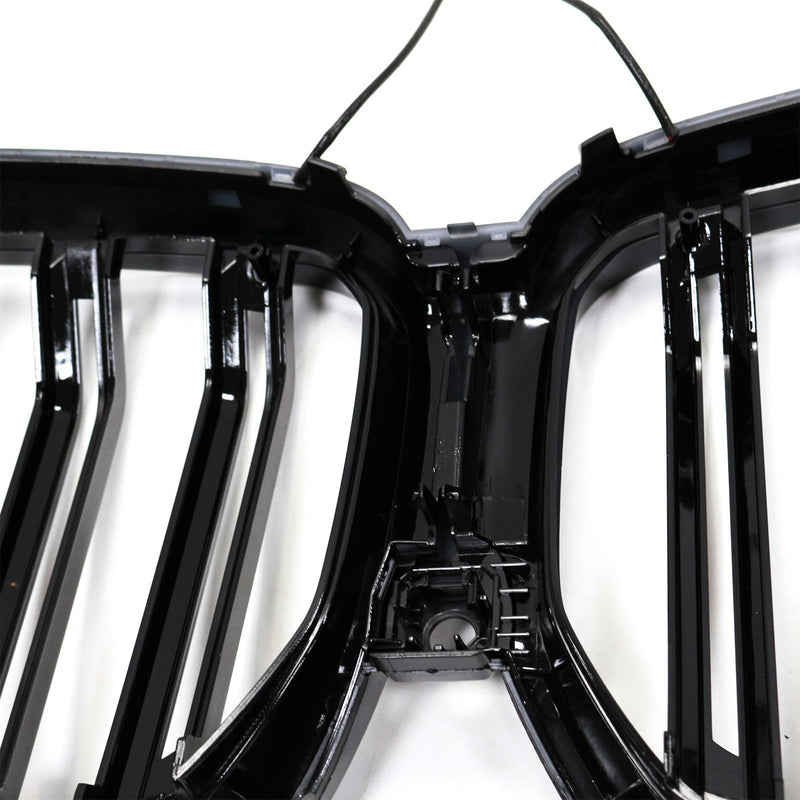 2023–2025 BMW X6 G06 M60I kameran reikällä, kaksoiskamelli etukerroksen säleikkö