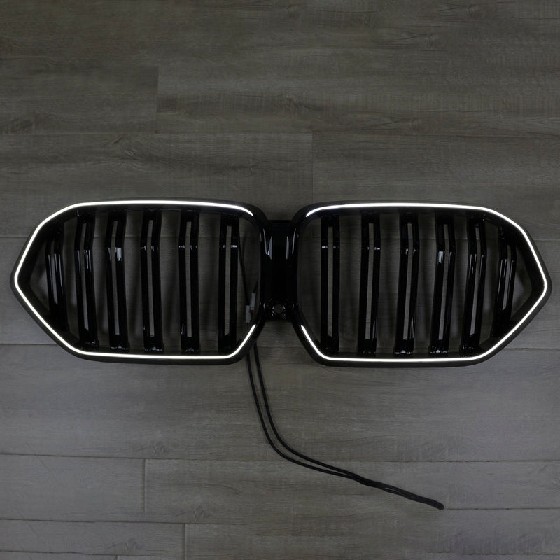 2023–2025 BMW X6 G06 M60I kameran reikällä, kaksoiskamelli etukerroksen säleikkö