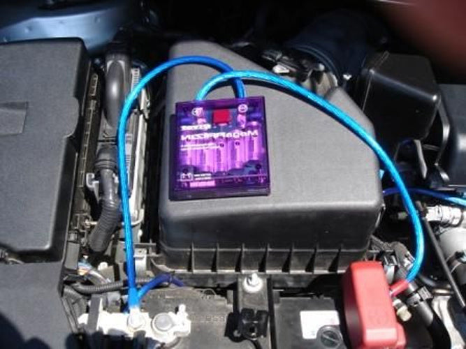 Universal PIVOT MEGA RAIZIN Fuel Saver Spannungsstabilisator Erdung