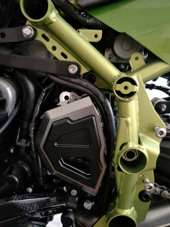 CNC osłona przedniej zębatki osłona silnika suwak dla Kawasaki Z900 2017 Generic